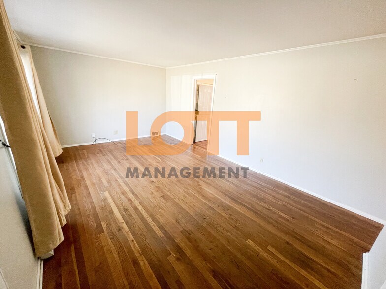 Building Photo - 126 Forestdale Dr