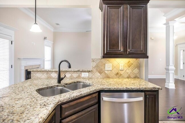 Building Photo - 103 Rushmore Pl