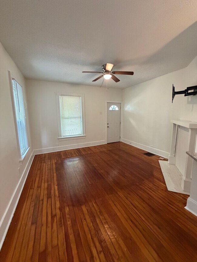 Building Photo - Charming 2 Bed, 2 Bath Home Near German Vi...