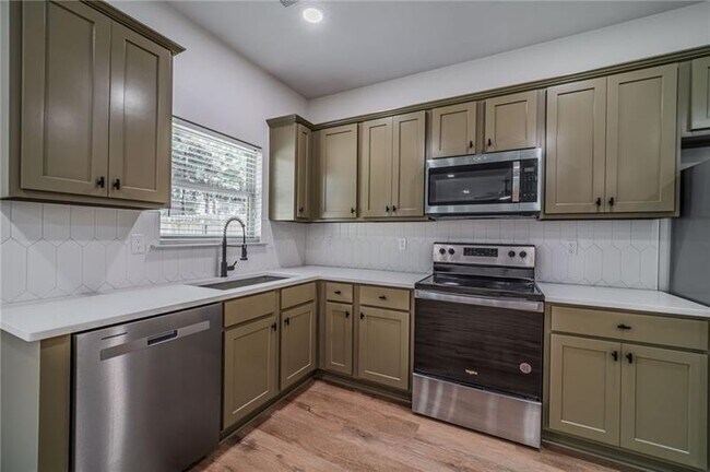 Building Photo - 796 Grenier Terrace NE