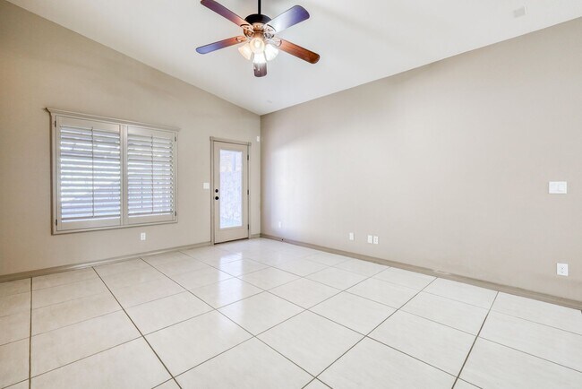 Building Photo - Beautiful 3 bed-2 baths home in 79911