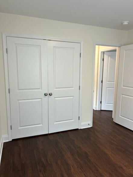 Building Photo - 5546 Stream Ln