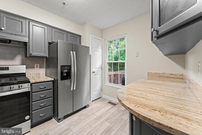 Building Photo - 144 Foxchase Dr