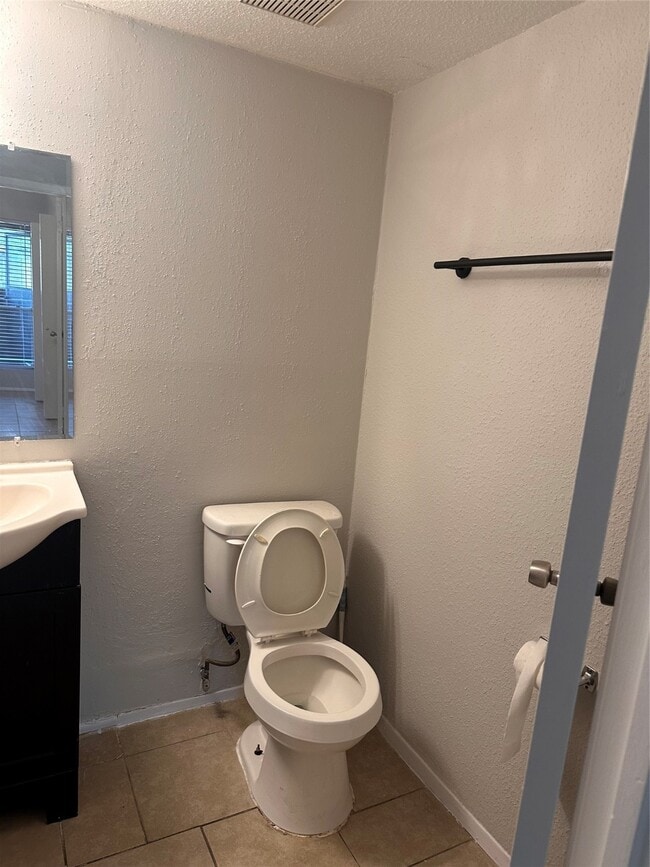 Building Photo - 5665 Birchmont Dr