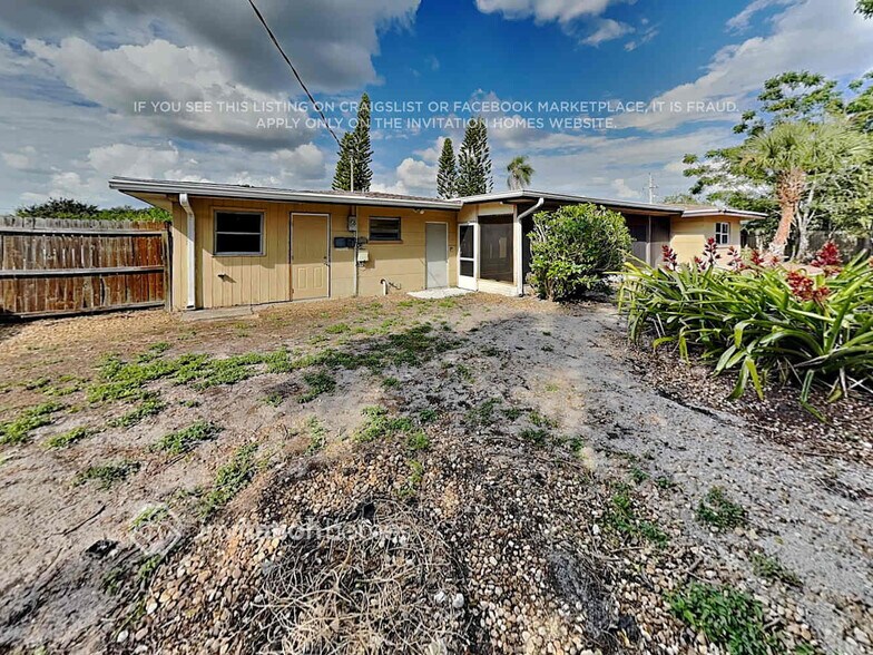 Building Photo - 3144 Bougainvillea St