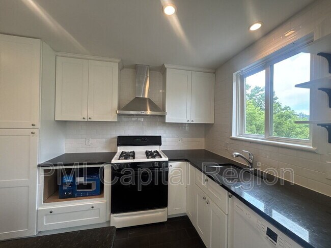Building Photo - 2929 Terrace Dr