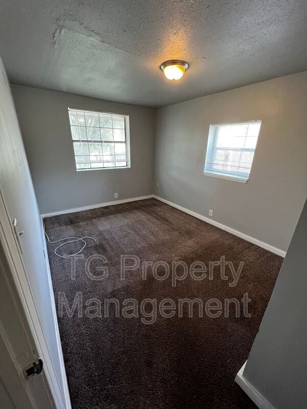 Building Photo - 2821 Moncrief Rd