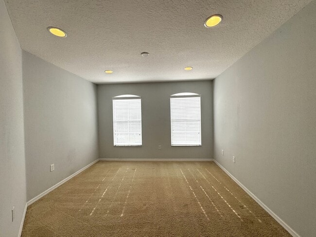 Building Photo - 10324 Fallsgrove St