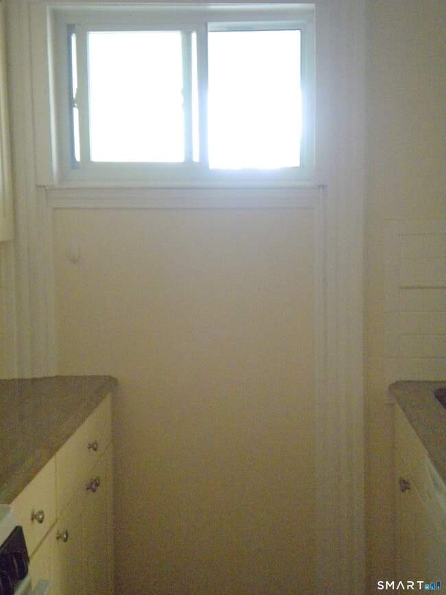 Building Photo - 382 Whitney Ave