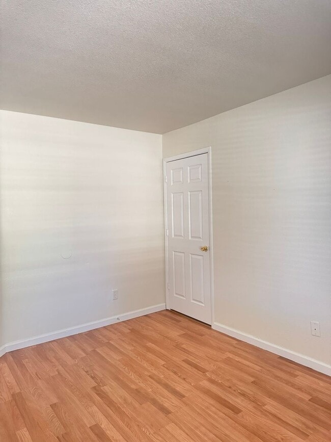 Building Photo - Beautiful 3-bedroom, 2-bathroom home in North Las Vegas