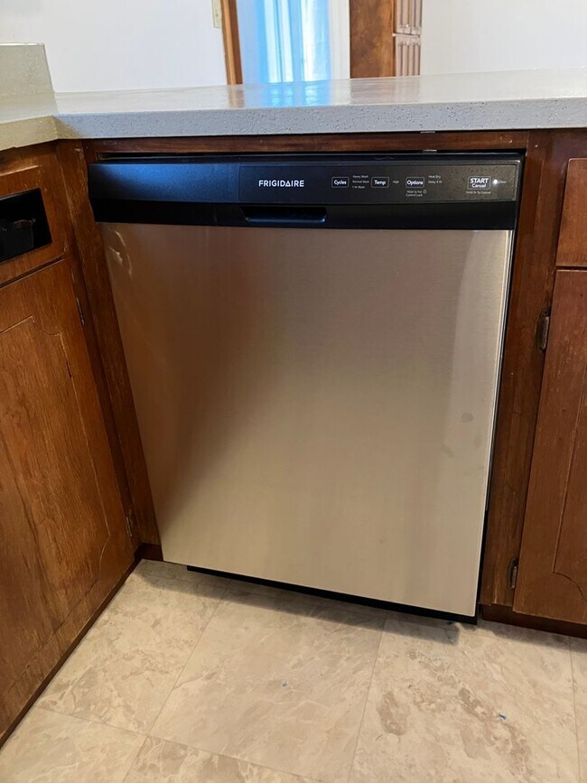 Building Photo - *Half-Off 1st Month's Rent!* Charming Three Bedroom Home