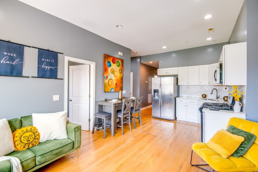 Primary Photo - 4241 S Langley Ave