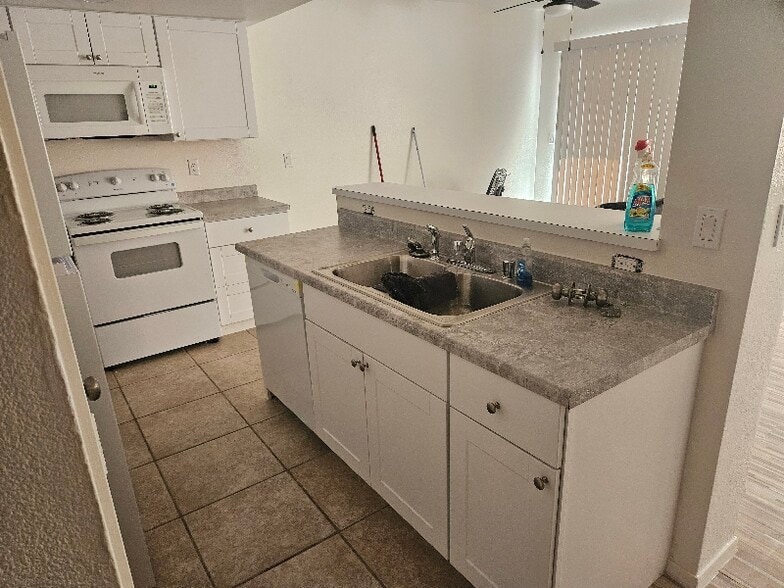 Building Photo - 3440 Sunriver Rd