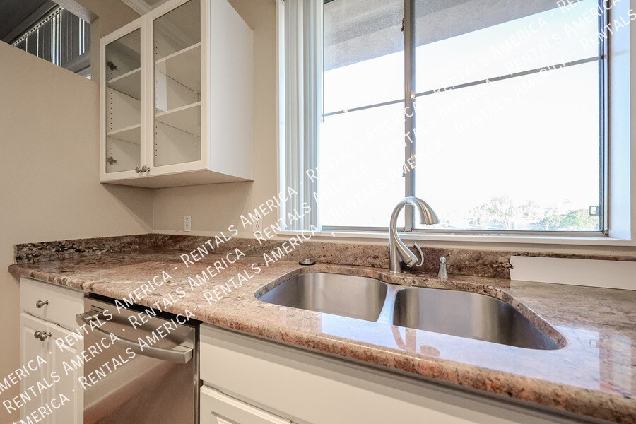 Building Photo - 1701 E Colter St