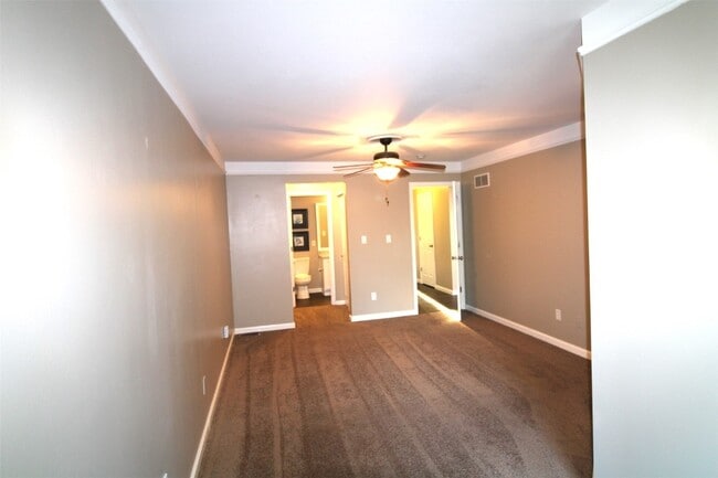 Building Photo - 207 Tyndale Dr