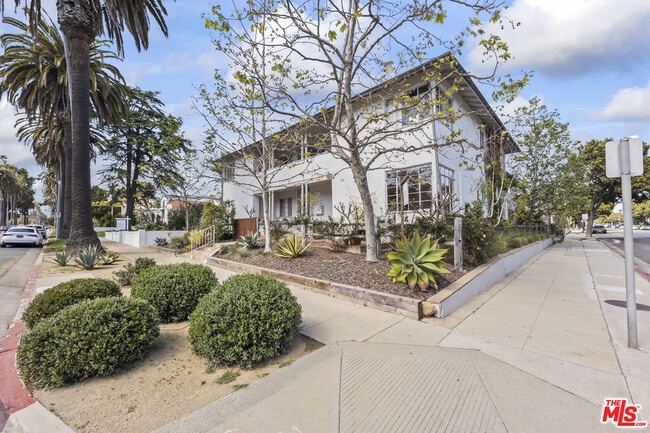 Building Photo - 1807 Montana Ave