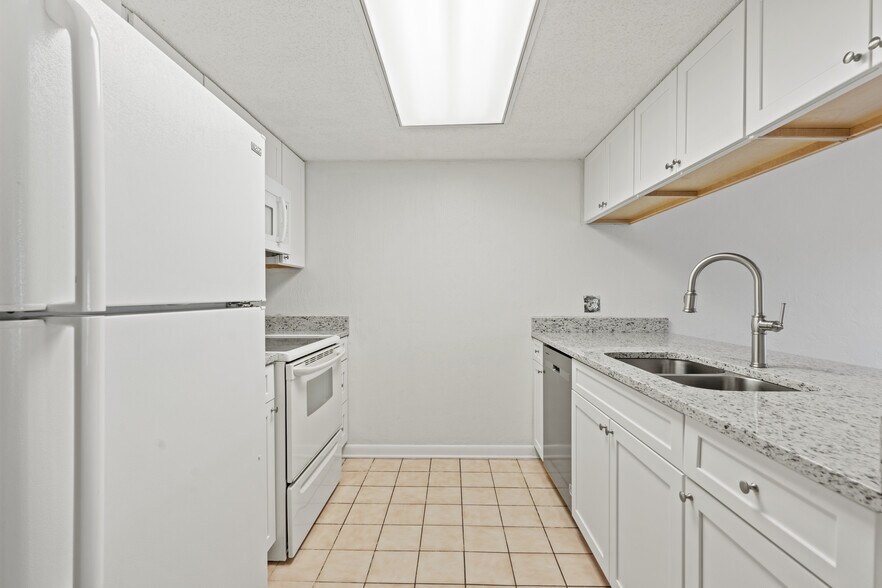 Building Photo - 11 Dondanville Rd
