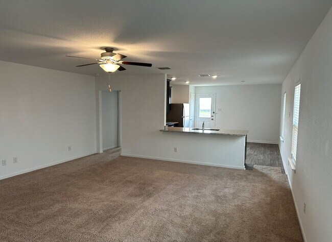 Building Photo - "Charming 3-Bed Oasis with Granite Touches...