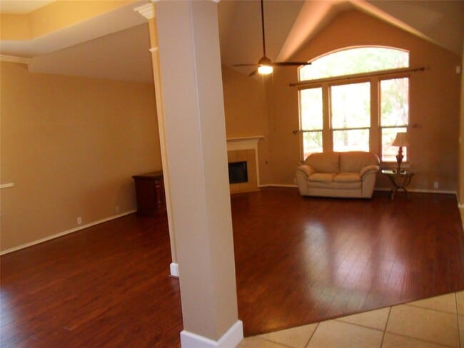 Building Photo - 524 Carismatic Ln