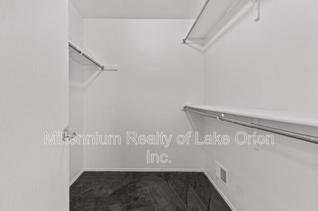 Building Photo - 5611 Drake Hollow Dr