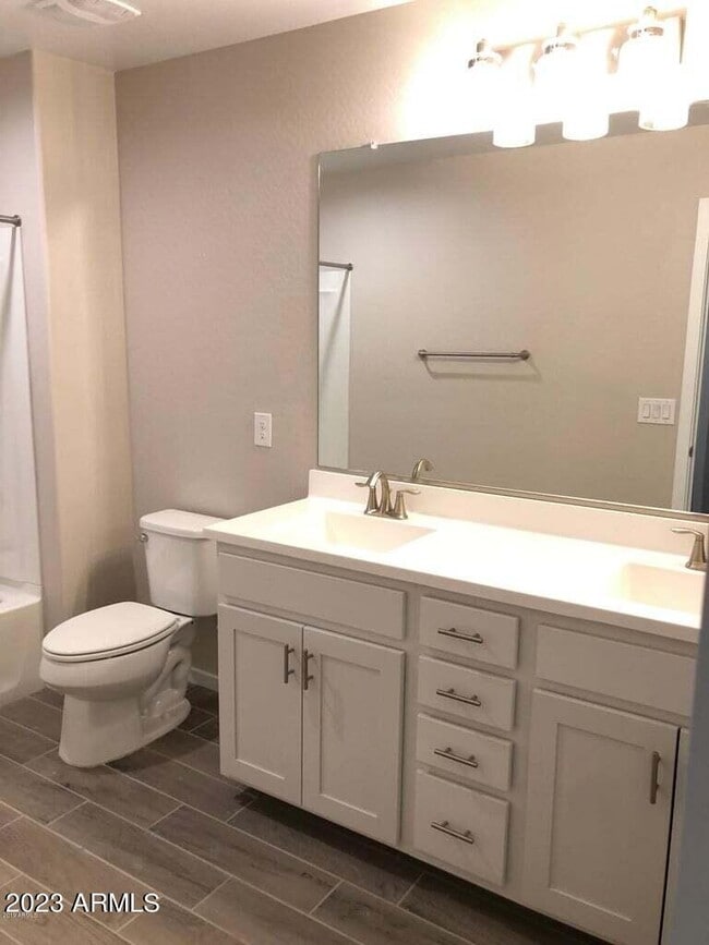 Building Photo - 594 W Westchester Ave