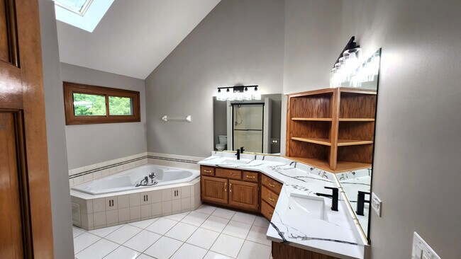 Building Photo - 3467 Charlemaine Dr