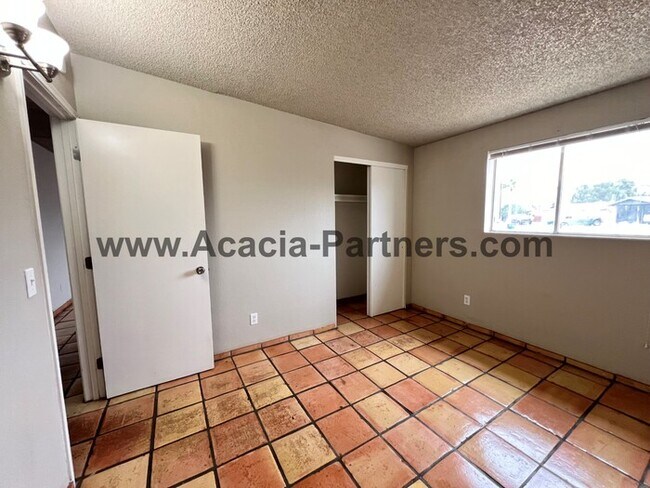 Building Photo - Two Bedroom Home