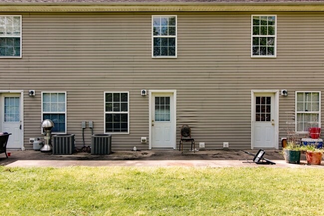 Building Photo - 821 Oak Arbor Ct