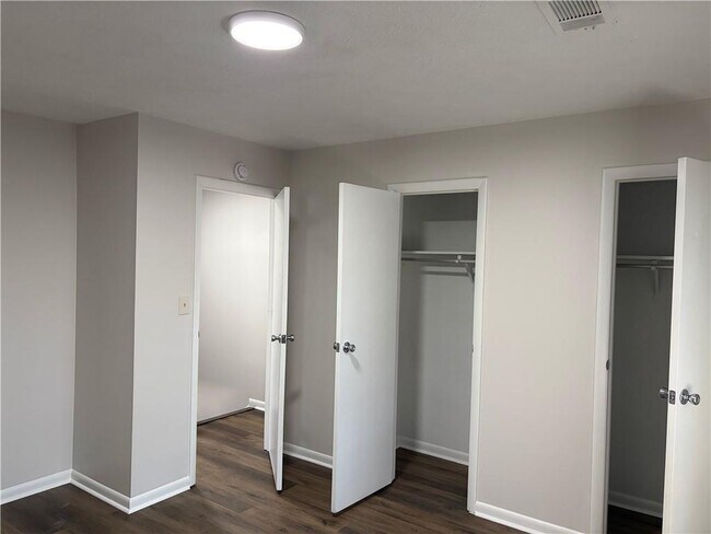 Building Photo - 3 Eastview Cir