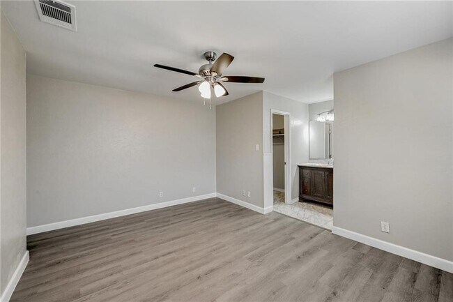 Building Photo - 906 Cactus Dr