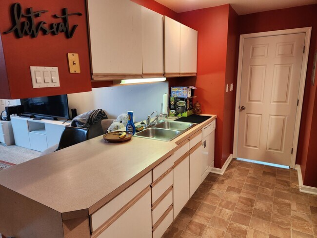 Building Photo - 510 Cherrington Dr