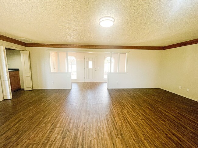 Building Photo - 3 Bed 2 Bath in OKC!