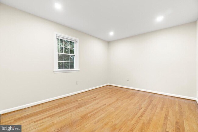 Building Photo - 1830 Clifdale Ct