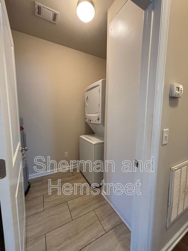 Building Photo - 905 Joiner Cir