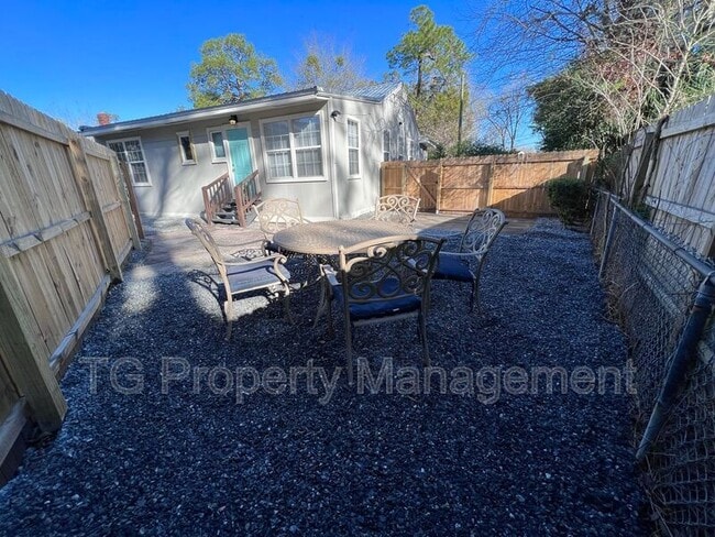 Building Photo - 4550 Crescent St