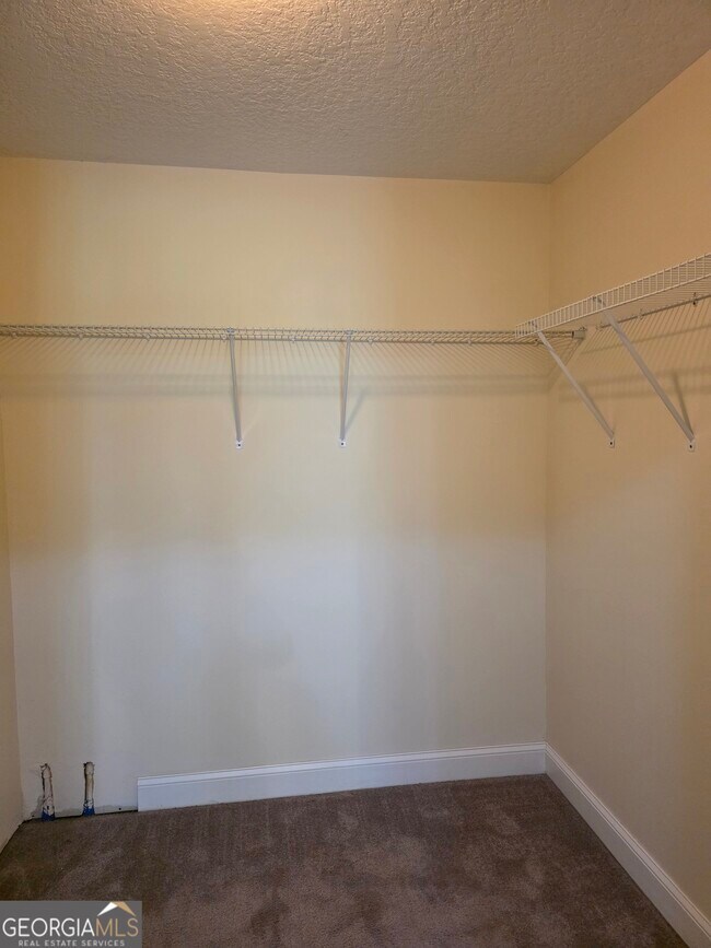 Building Photo - 516 Hide-A-Way Lk Lp