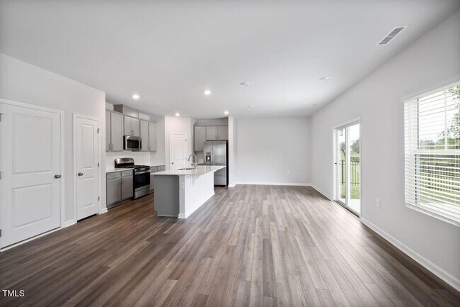 Building Photo - 713 Hough Pond Ln