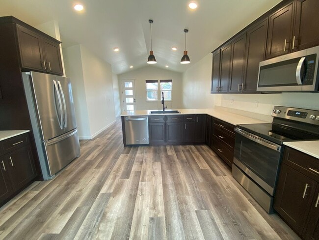 Building Photo - 3 Bed, 3 Bath Beautiful Home!