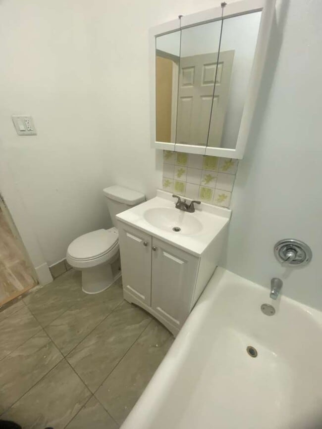 Building Photo - 5952 W Roosevelt Rd