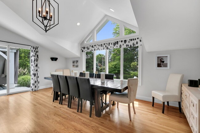 Building Photo - 16 Bingham Hill Cir
