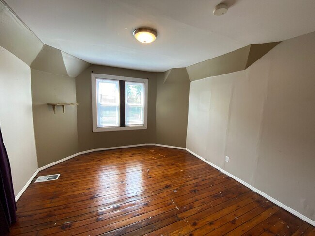 Building Photo - King Ave 59-61 CR