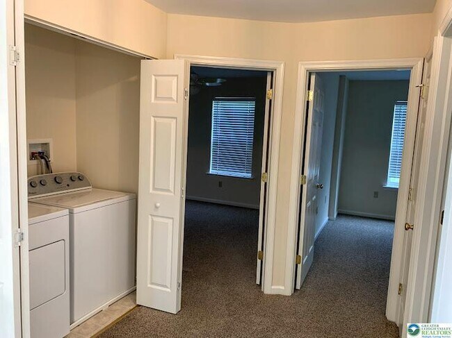 Building Photo - 6870 Hunt Dr