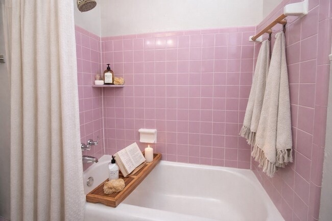 Building Photo - 2619 Soway St