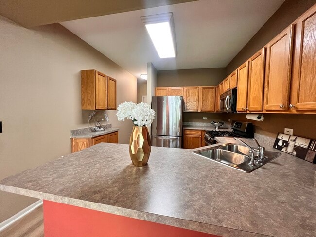 Building Photo - 625 Shakespeare Dr