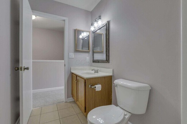 Building Photo - 1211 Rivercrest Dr S