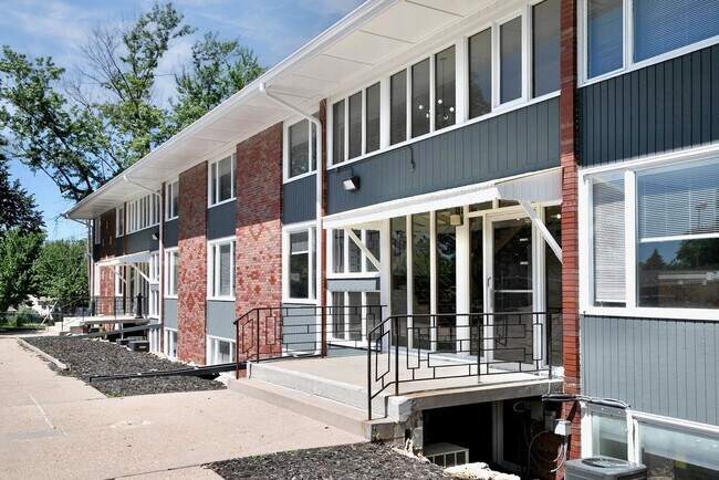 Building Photo - Spacious 3-Bedroom Apartment in Millard!