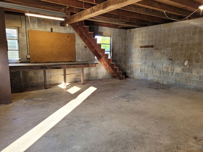Building Photo - 331 Newport Rd