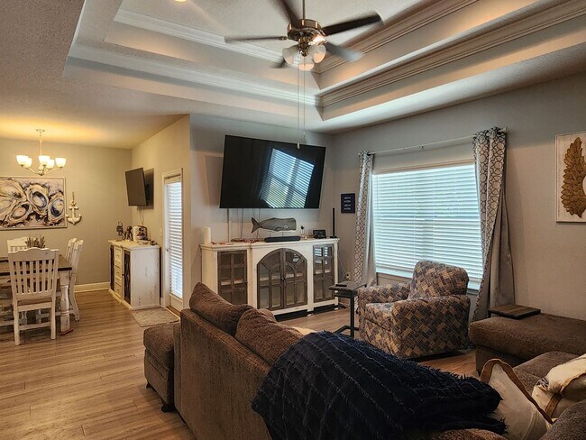 Building Photo - 104 Moonraker Cir