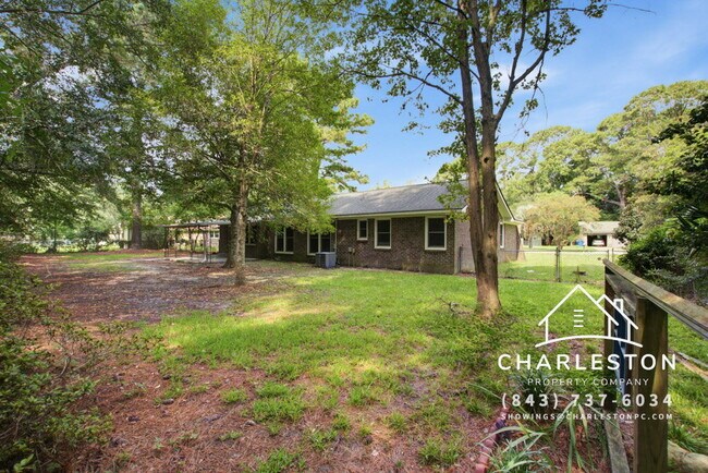 Building Photo - 2067 Dogwood Rd