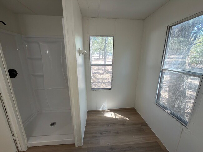 Building Photo - 3 bed 2 bath. New vinyl floors throughout.